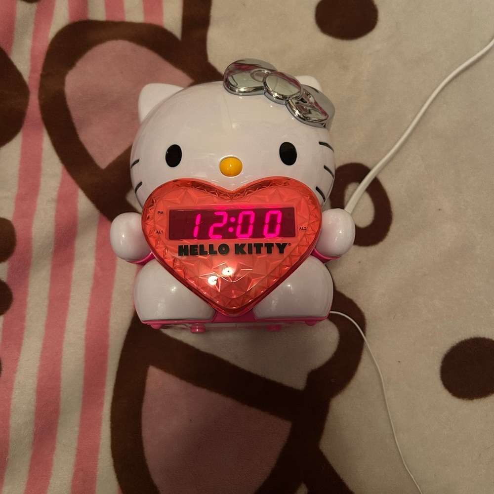 FULLY WORKING 2013 Hello Kitty projector alarm clock/ AM/FM radio